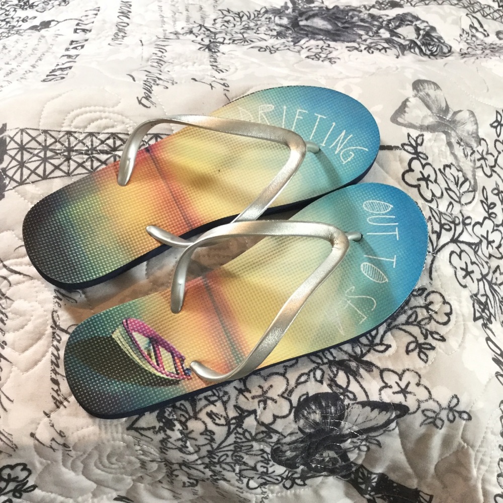 NWOT AEO Flip flops